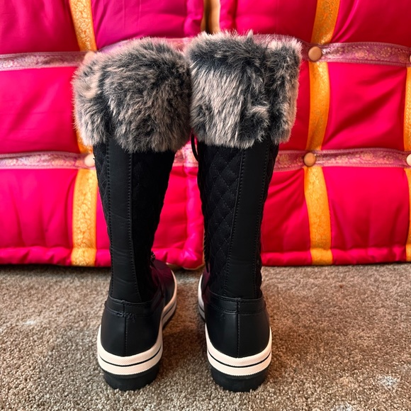 Black and Fur Snow Boots - Picture 5 of 7